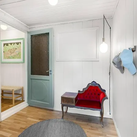 Arctic Hilltop - 1 *