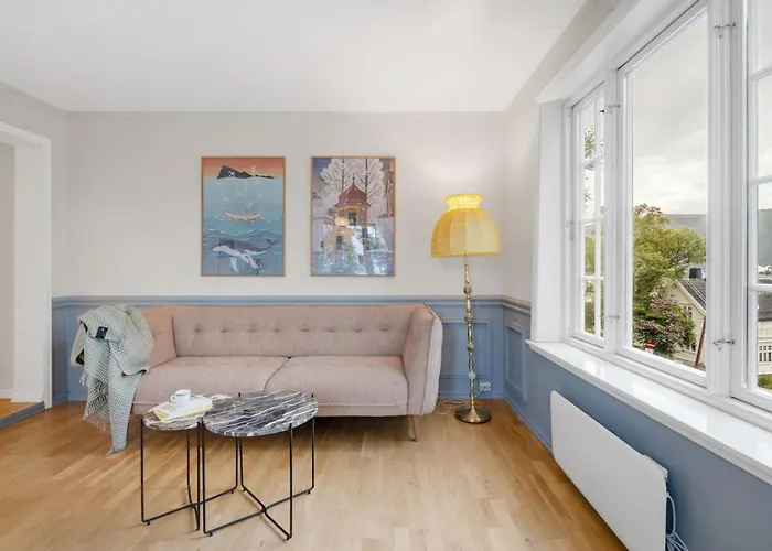 Arctic Hilltop - 1 *