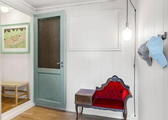 Arctic Hilltop - 1 *